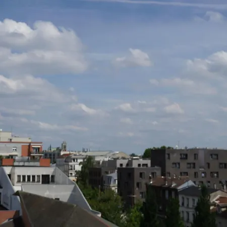 Very Bright Cocoon With Balcony In Saint-denis *